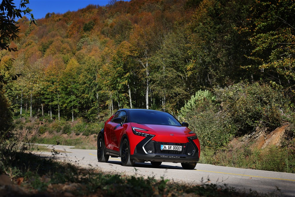 Toyota C-HR Hybrid GR SPORT ile Sportif Kimliğini Güçlendiriyor