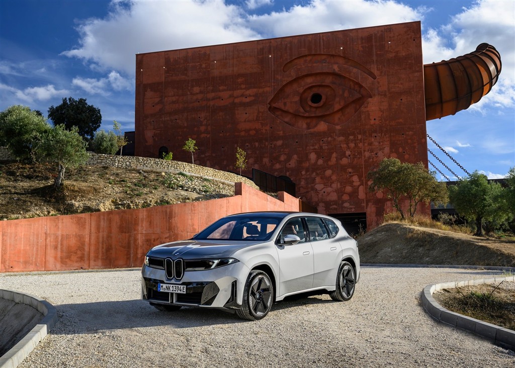 Yeni BMW iX3 50 xDrive Türkiye’de Ön Talebe Açıldı