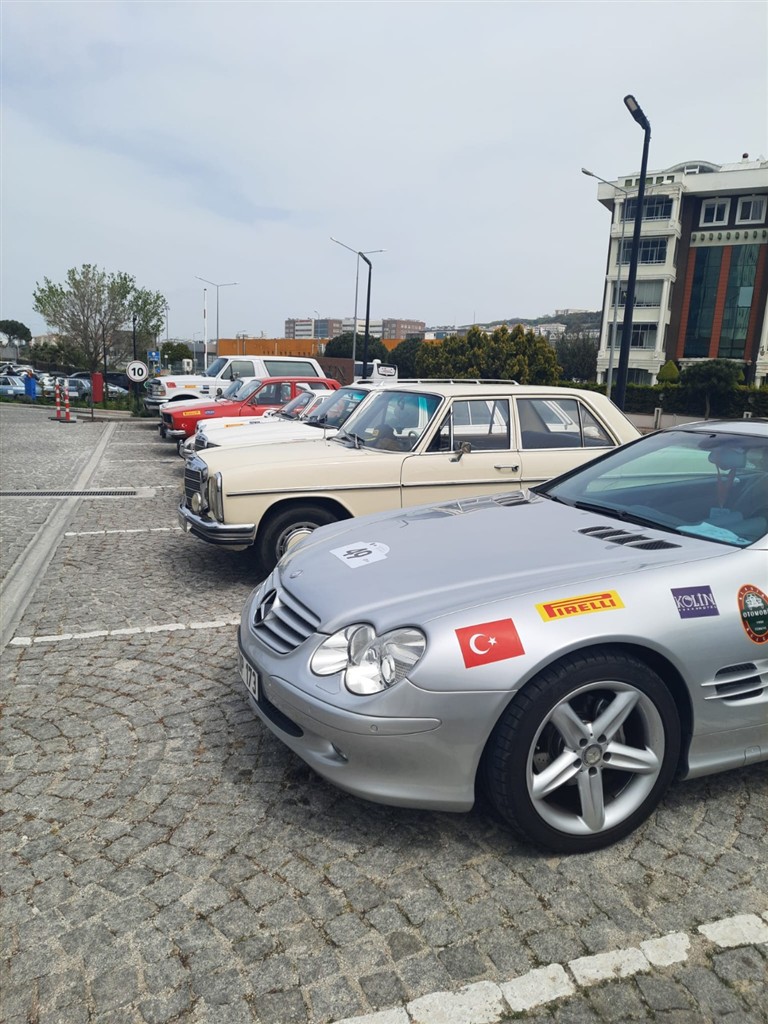 KLASİK OTOMOBİLLER RÜZGAR ŞEHRİ ÇANAKKALE’DEN RÜZGAR GİBİ GEÇTİ